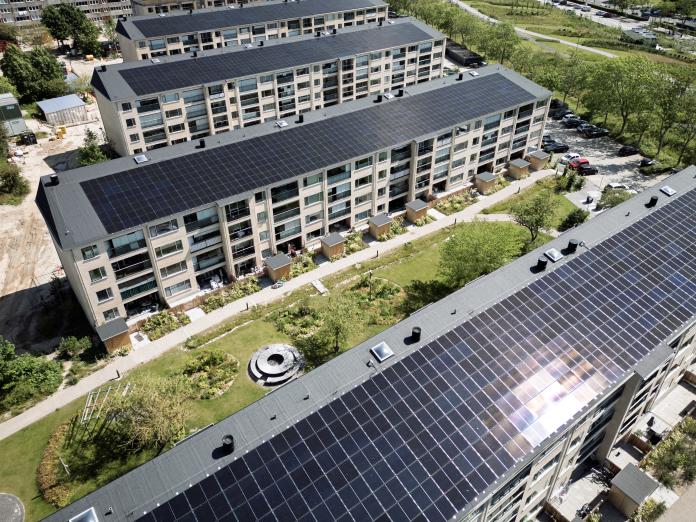 Billede af solceller på Henriksgården (alment byggeri)